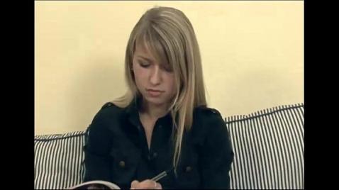 хуйло трахает русскую сучку на работе