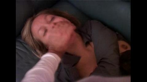 Подчиненный муж смотрит на изнасилование своей шлюхи