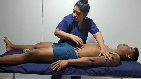 Шлюха сосет хуй у старика в возрасте