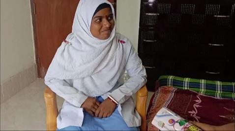 Шлюха из дырочки сосет хуеуй