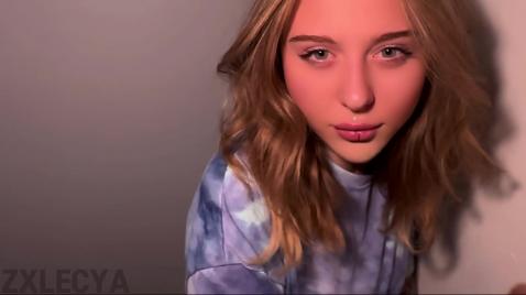 Школьница сосет у учителя за оценку