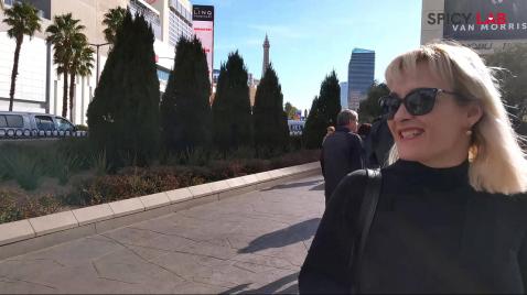 Уличная шлюха стонет от жесткого траха