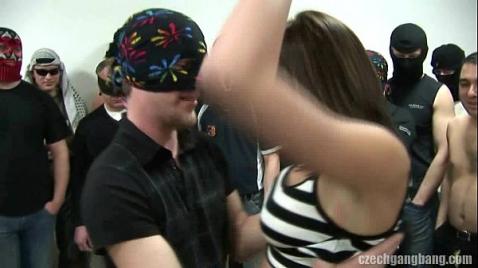 Жесткий групповой секс с шикарной телкой