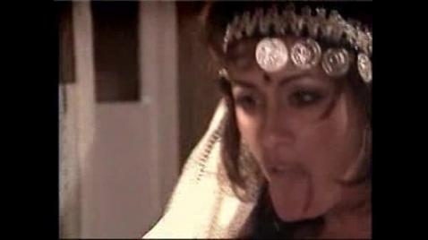 Грубый секс с азиатской шлюхой и двумя членами